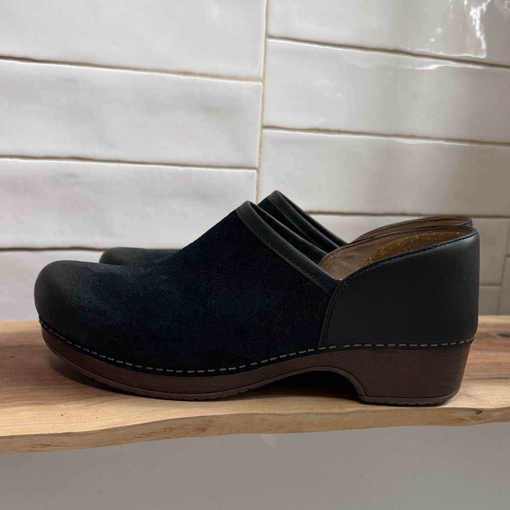 Dansko Brenna Clog - Black -size 40 like new